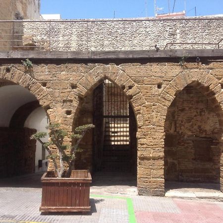 Casa La Muralla MEDIEVAL Cádiz Exterior foto