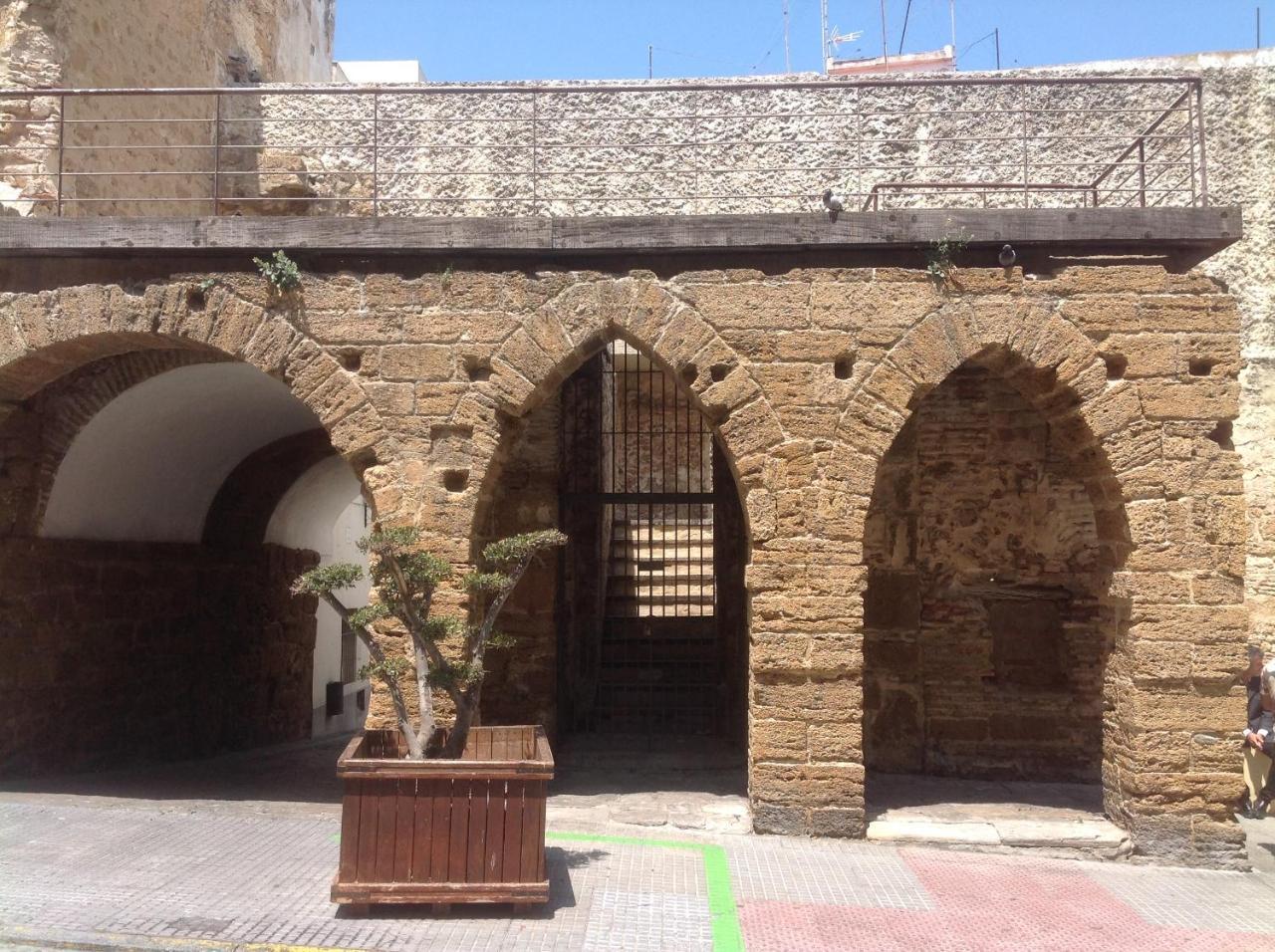 Casa La Muralla MEDIEVAL Cádiz Exterior foto